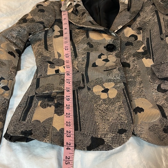 Pretty Patterned Blazer - Picture 7 of 9